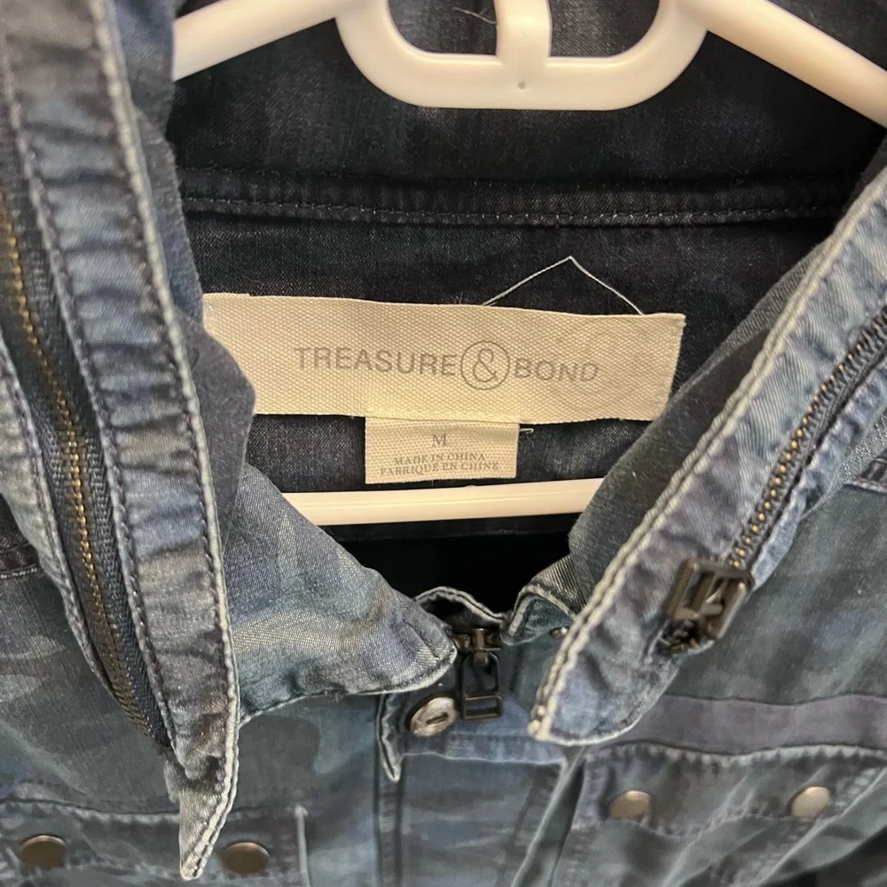 Women's jacket - Picture 2 of 2